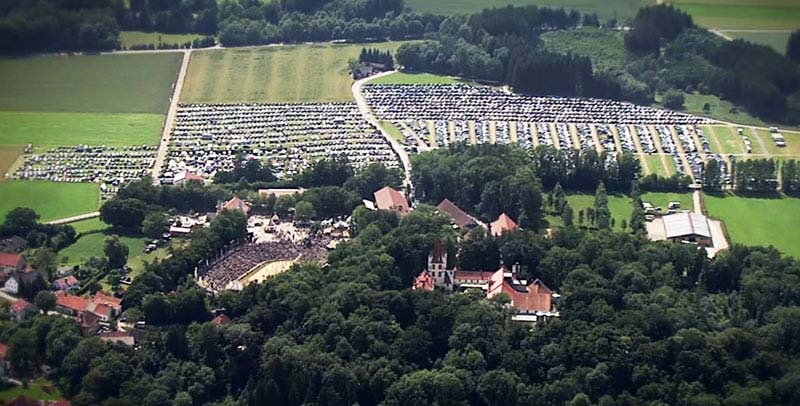 Schloss Kaltenberg Luftbild Parkplatz