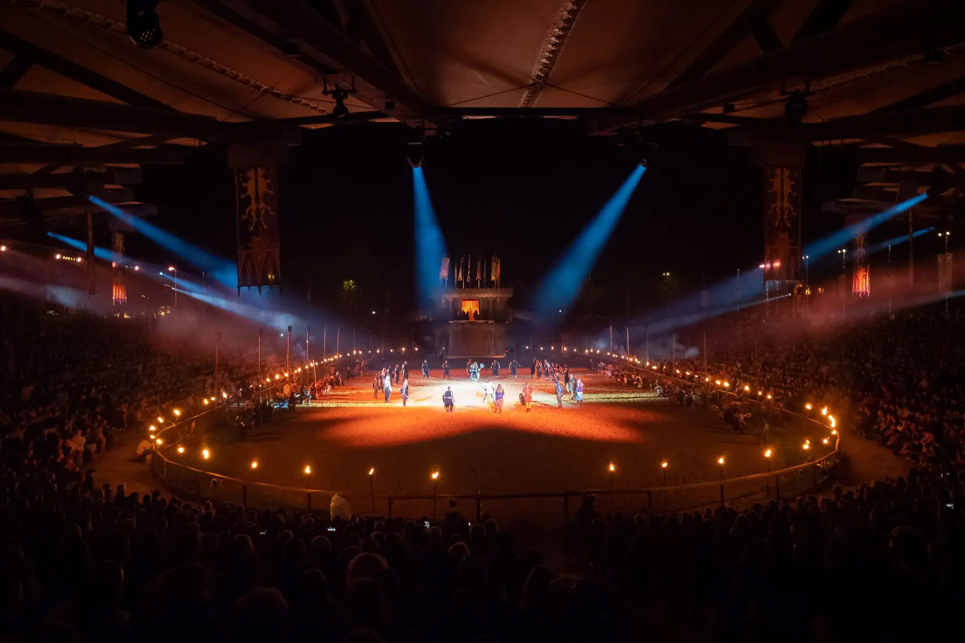 Kaltenberg Arena in der Nacht Stimmung