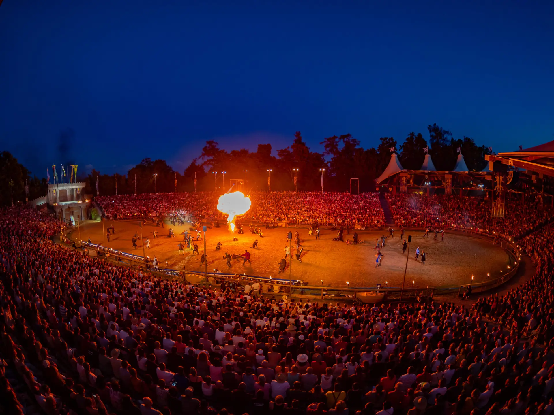 Kaltenberg Arena mit Feuereffekt