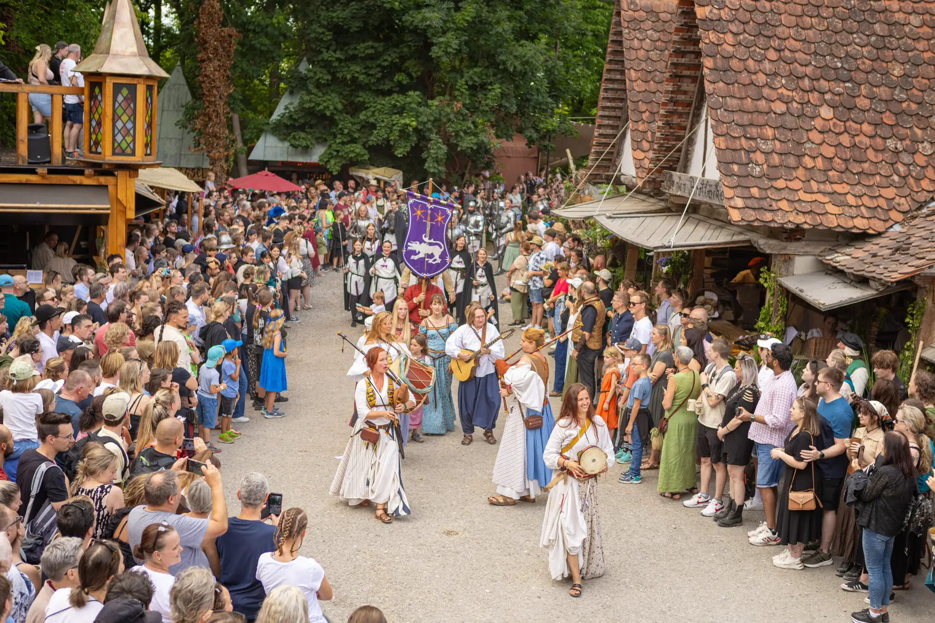 Gaukler beim grossen Geländeumzug